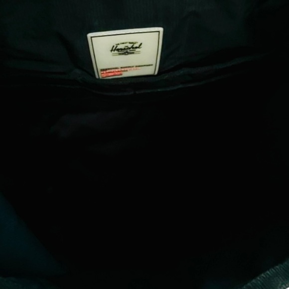 HERSCHEL SUPPLY CO. UNISEX ROLL TOP BACKPACK WEATHER RESISTANT - 22.5L BLACK